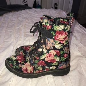 ☆ FLORAL PRINT COMBAT BOOTS ☆